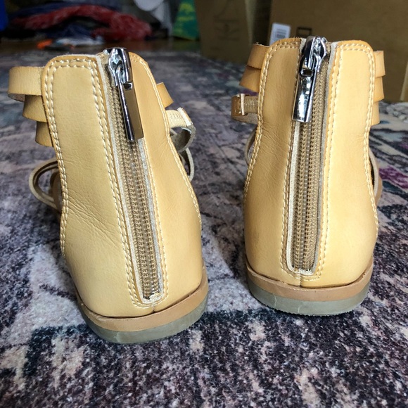 Mossimo Sandals - Picture 2 of 4